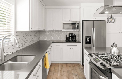 Melrose Meadows House | NEW Poolside Pickleball Paradise - Old Town