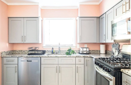 Memphis House | *NEW* Popcorn & Pacmac | Delightful Memphis gem