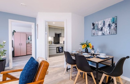 Vauxhall Apartment | NEW! Pristine 2-Bed Flat, Great Location, Sleeps 6