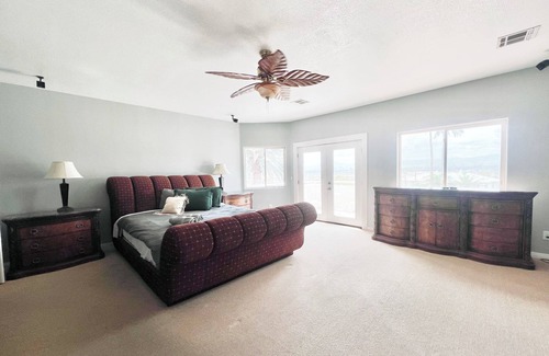 Sunrise Manor Villa | NEW: Private Resort-Style! Waterslide, Tiki, Sports Court, City Views ⭐️⭐️⭐️⭐️⭐️