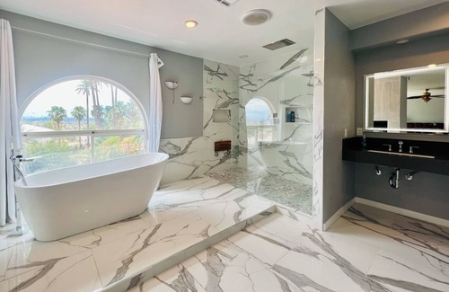 Sunrise Manor Villa | NEW: Private Resort-Style! Waterslide, Tiki, Sports Court, City Views ⭐️⭐️⭐️⭐️⭐️