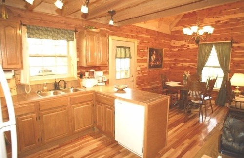 Spruce Pine Cabin | New red cedar log home just off the blue ridge parkway in Little Switzerland, NC