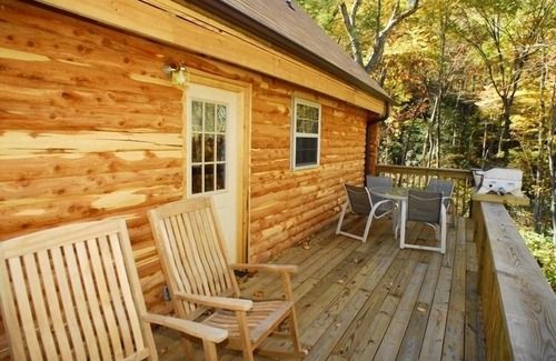 Spruce Pine Cabin | New red cedar log home just off the blue ridge parkway in Little Switzerland, NC