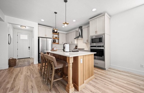 Meridian House | NEW! Relax, Play & Stay! Contemporary Fam Friendly Home with Firepit, Bikes (2) & Community Perks