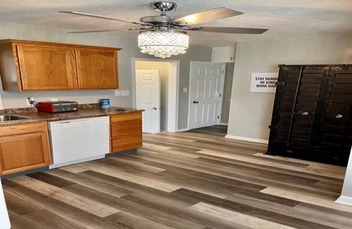 Urbandale House | NEW REMODEL! ARCADE GAMES, PNG PNG, SKEE BALL, ACCESS TO POOL. WE HAVE IT ALL!