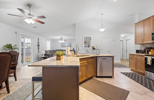 Drayton House | New remodeled home with patio in cul-de-sac. 12 sleep accommodating.