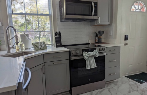 Durham Apartment | NEW! Renovated 2Br/1Ba Convenient to 9th St, NCSSM