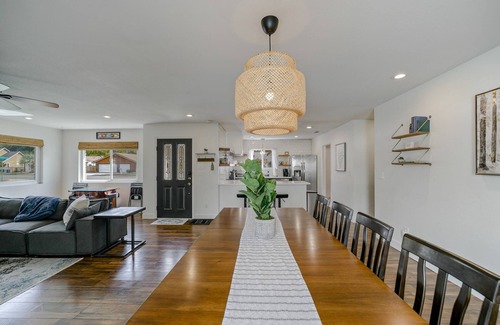 Lake Redding Estates House | *NEW* 🌄Riverside Retreat🌅 with Pool & Hot Tub