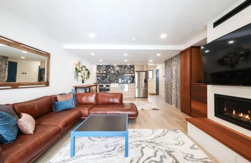 McCall House | NEW Romantic LakeView Studio Beach Pool Modern