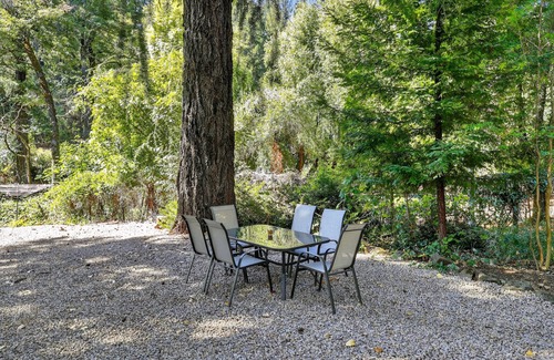 Cobb Apartment | NEW! Rouge Cobb Mountain Hotel - Cabin 3