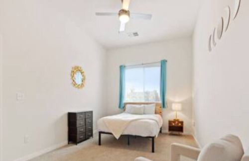 Downtown Baltimore Apartment | New serene 5 min UMMC High ceilings We Love pets