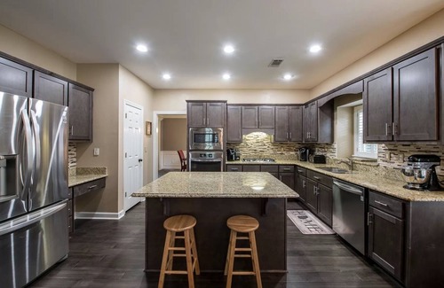Norcross House | NEW Southern Charm ATL 4 Bdr/3 Bath Executive Home