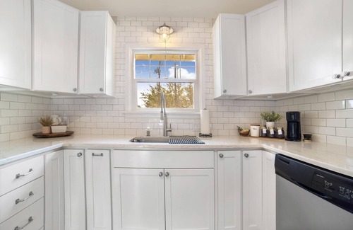 Twin Falls House | NEW spacious 4br 2ba Central Twin Falls Home SLEEPS 12