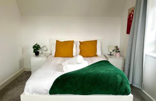 Longstanton Apartment | New Spacious Cambridge Townhouse 3bed-3bath