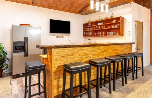 Bridgman House | New Spacious Warren Dunes Beach & Winery Retreat w/Hot Tub & Pool Table