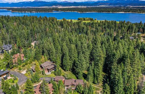 Tamarack Resort House | New! Steelhead Chalet 23 - Tamarack Resort - Deck - Garage - WiFi - Hot tub