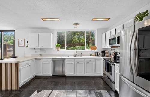 Des Moines House | NEW! The Palms Mirage House