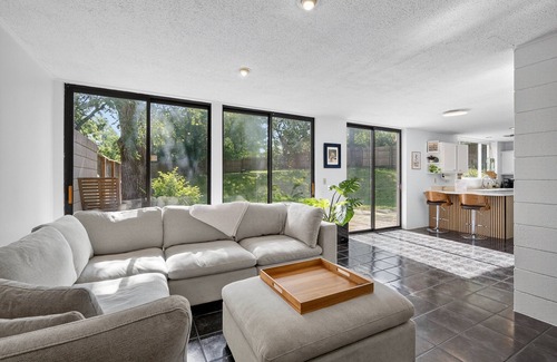 Des Moines House | NEW! The Palms Mirage House