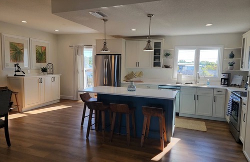 Bay Colony House | NEW! The Pearl in Palmetto Waterfront with a Pool and Dock