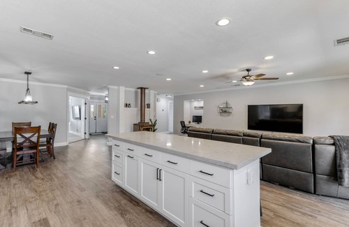 Midway House | NEW: The Terra Retreat Heated Pool & Spa💦 Arcade🕹 BBQ♨️