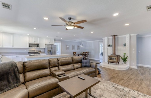 Midway House | NEW: The Terra Retreat Heated Pool & Spa💦 Arcade🕹 BBQ♨️