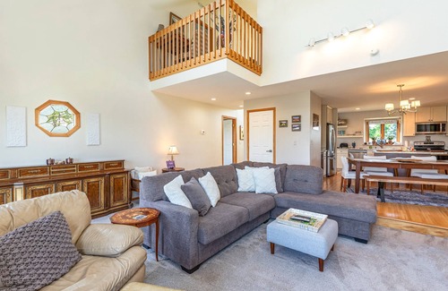 The Galena Territory House | New! Thunder Bay Ridge | Hot Tub*Fire Pit*Game Room*Coffee Bar*Stunning Sunsets!