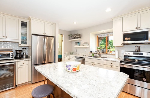 The Galena Territory House | New! Thunder Bay Ridge | Hot Tub*Fire Pit*Game Room*Coffee Bar*Stunning Sunsets!