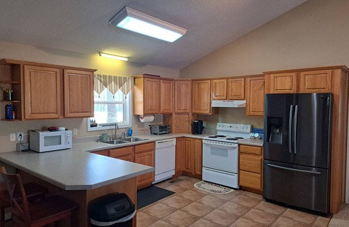 Wedowee House | New to the market, Quiet Cove, Pet FriendlynWhistling Dixie Lake Retreat 3bd/3ba