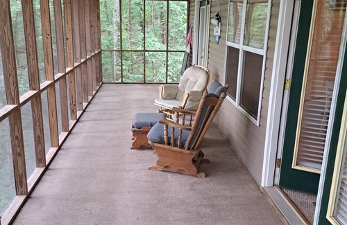 Wedowee House | New to the market, Quiet Cove, Pet FriendlynWhistling Dixie Lake Retreat 3bd/3ba