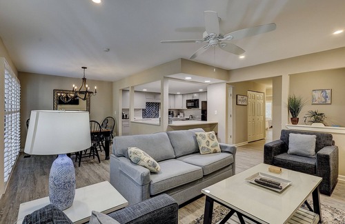 Shipyard Plantation Condo | New Updated Luxury 2 BR Beachwalk Condo Bikes & Beach Gear included