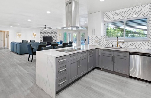 Paradise Villa | NEW! VEGAS GEM: Private Pool & Spa Villa + 2 Casitas + Game Room! ⭐️⭐️⭐️⭐️⭐️