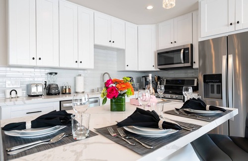 Middletown Villa | NEW WATER VIEW FAMILY Villa AC Deck HOT TUB GRILL FIRE PIT onsite free parking!