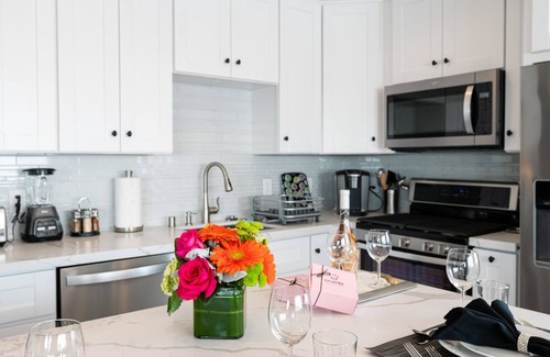 Middletown Villa | NEW WATER VIEW FAMILY Villa AC Deck HOT TUB GRILL FIRE PIT onsite free parking!