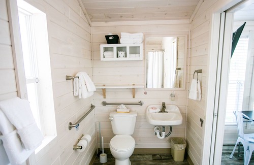 Steele Creek House | New Waterfront Cabin On The Large Sundeck 1 Bedroom Cabin by Redawning