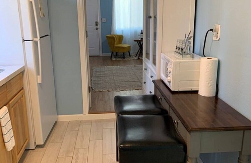 Ukiah Cottage | * New! Well Appointed 2 Queen Beds Cottage + Yard