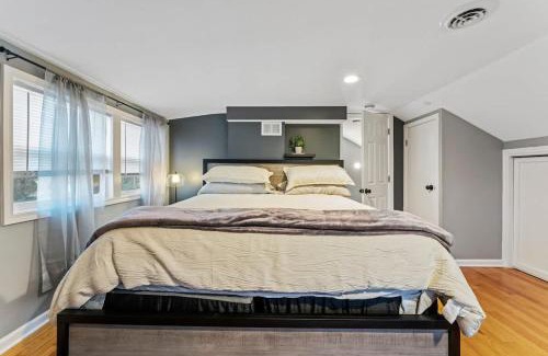 Gages Lake House | New year fun-Near Lake Navy Hot Tub King Bed
