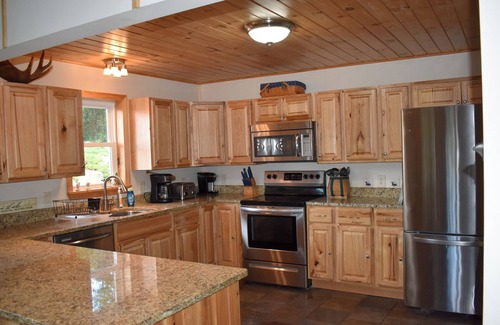 Dedham Cottage | Newer Construction on Green Lake.between Bangor & Acadia National Park