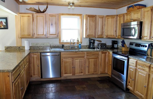Dedham Cottage | Newer Construction on Green Lake.between Bangor & Acadia National Park