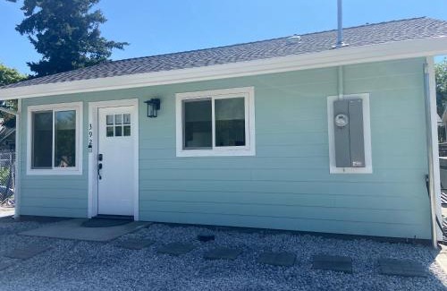 Weed House | Newer Cozy Guest Cottage with Saltwater Spa!
