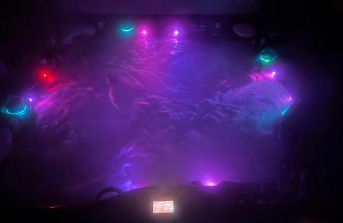 Weed House | Newer Cozy Guest Cottage with Saltwater Spa!