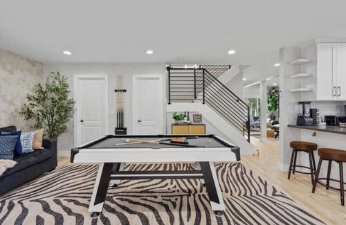 Townsend House | NewLuxHome! EV! MiniGolf! PoolTable! HeartofSanJose