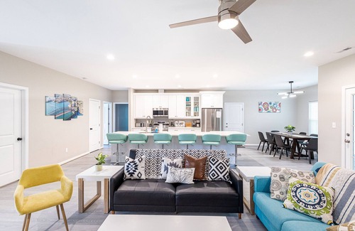 Reservoir House | Newly built 5 Bedroom Rancher with 2 master's and a big yard with playground