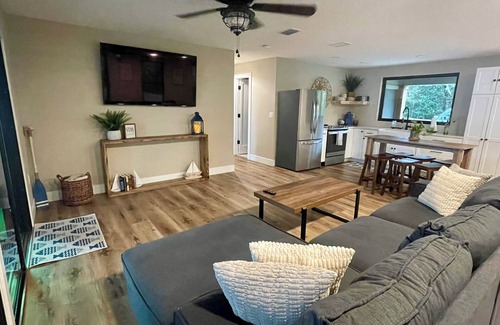 Palatka House | Newly built, charming cozy and quiet river home