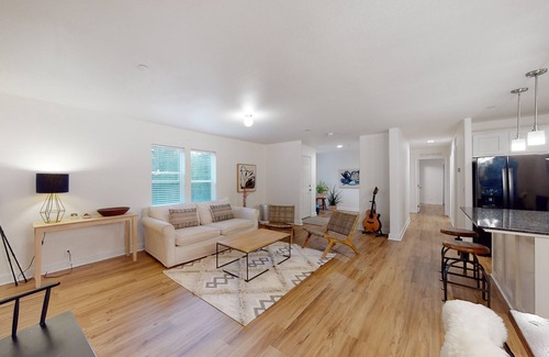 Freestone House | Newly built home on 9 acres with deck & aviary - close to town & great wineries