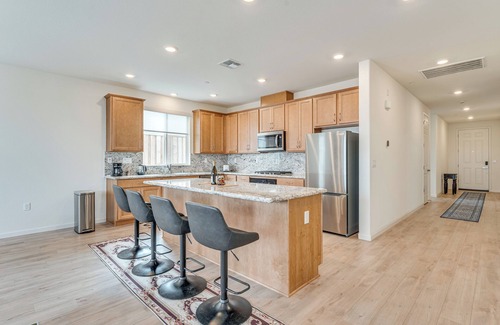 Hollister House | Newly Built Home w/Patio: 4 Mi to Dtwn Hollister
