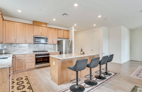 Hollister House | Newly Built Home w/Patio: 4 Mi to Dtwn Hollister