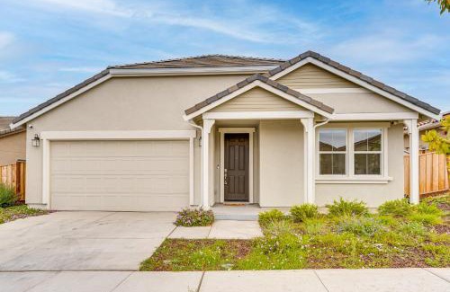 Hollister House | Newly Built Home with Patio 4 Mi to Dtwn Hollister