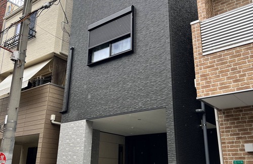 Nishi House | Newly built [KAARA] 3 minutes from the station, near by USJ, Namba, and Umeda!