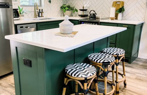 Morganton Cabin | Newly built nature-inspired bohemian cabin close to everything!