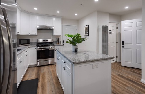 Lancaster House | ☞Newly Built☞Near the BLVD☞